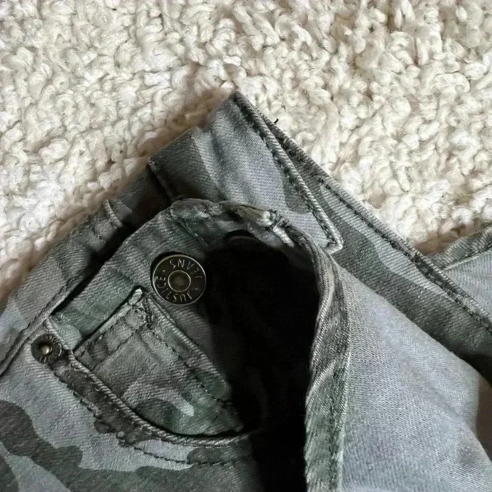 GIRLS JUSTICE CAMO OVERALLS SIZE 10 EUC